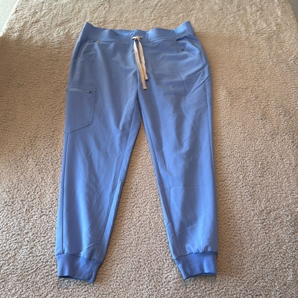 FIGS Women's Jogger Style Scrub Pants size L